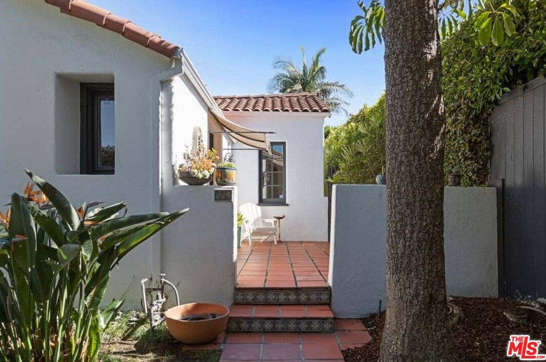332 Orlando Ave, Los Angeles, CA 90048-2516