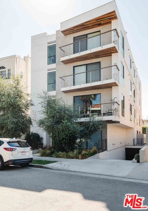 3981 Moore St, Los Angeles, CA 90066-4163