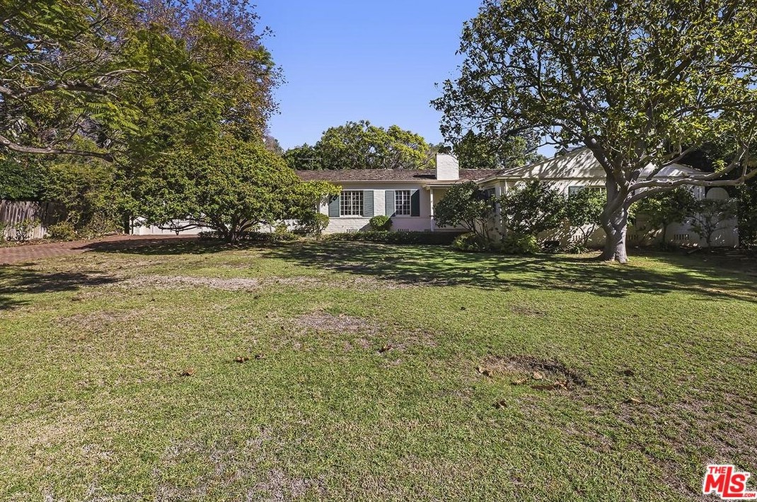 230 Chadbourne Ave, Los Angeles, CA 90049-3707