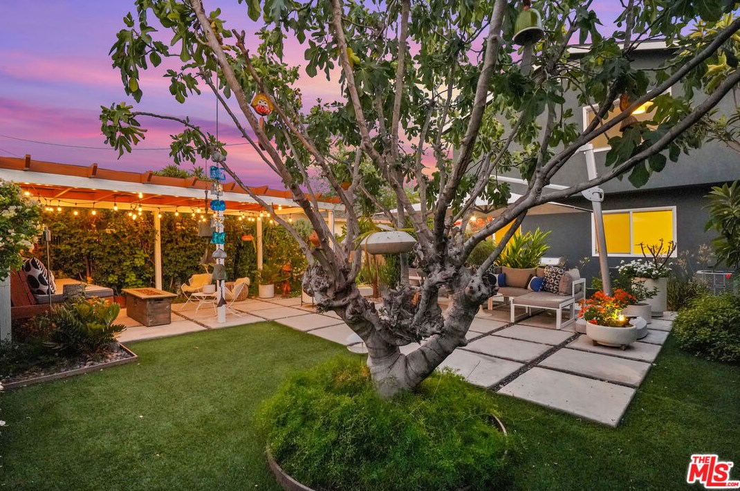 6091 Meridian St, Los Angeles CA  90042-2742 exterior