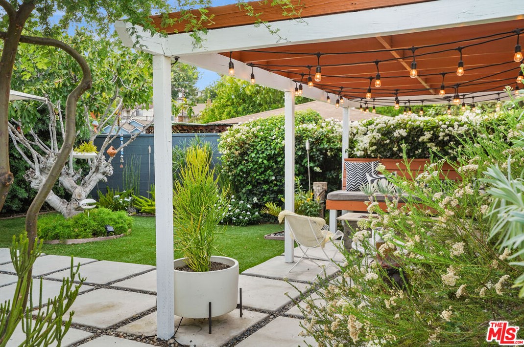 6091 Meridian St, Los Angeles CA  90042-2742 exterior