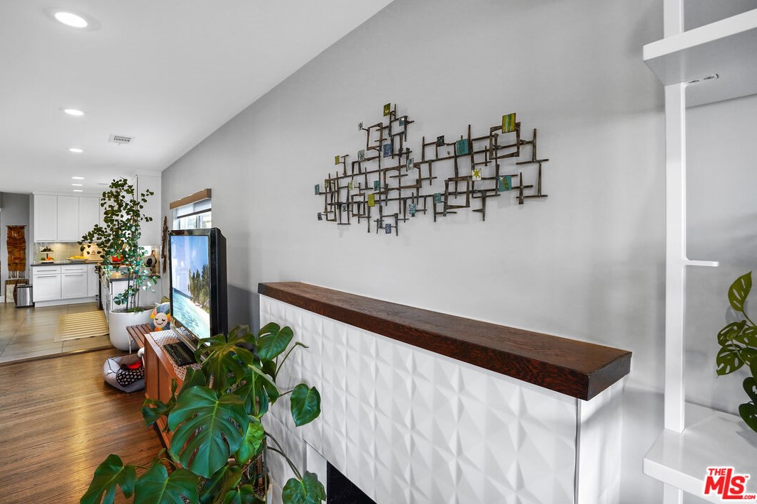 6091 Meridian St, Los Angeles CA  90042-2742 exterior