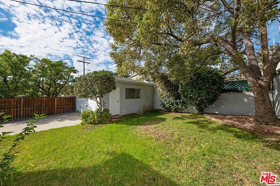 1717 Preuss Rd, Los Angeles CA  90035-4311 exterior