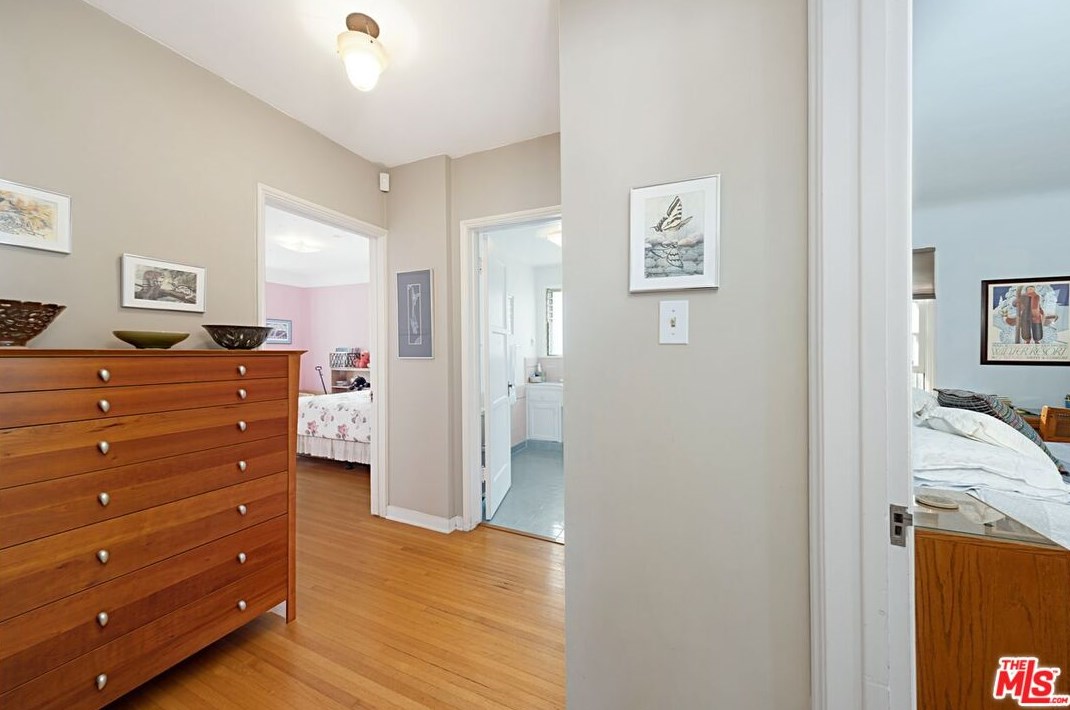 1717 Preuss Rd, Los Angeles CA  90035-4311 exterior