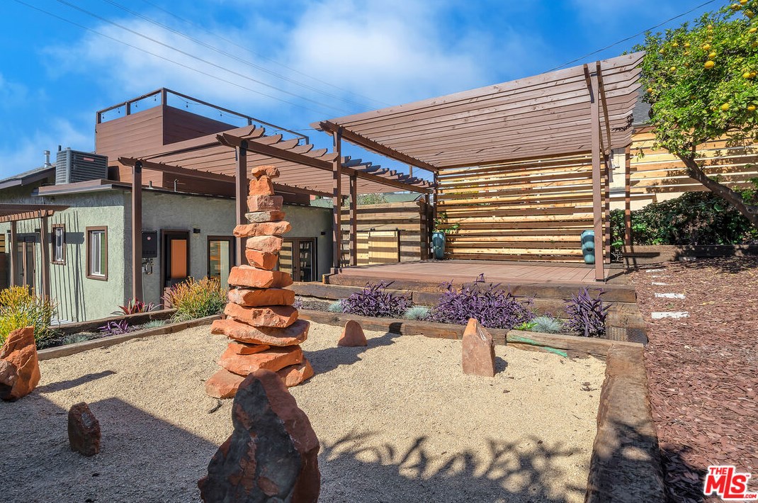 1238 Virgil Ave, Los Angeles CA  90029-2018 exterior