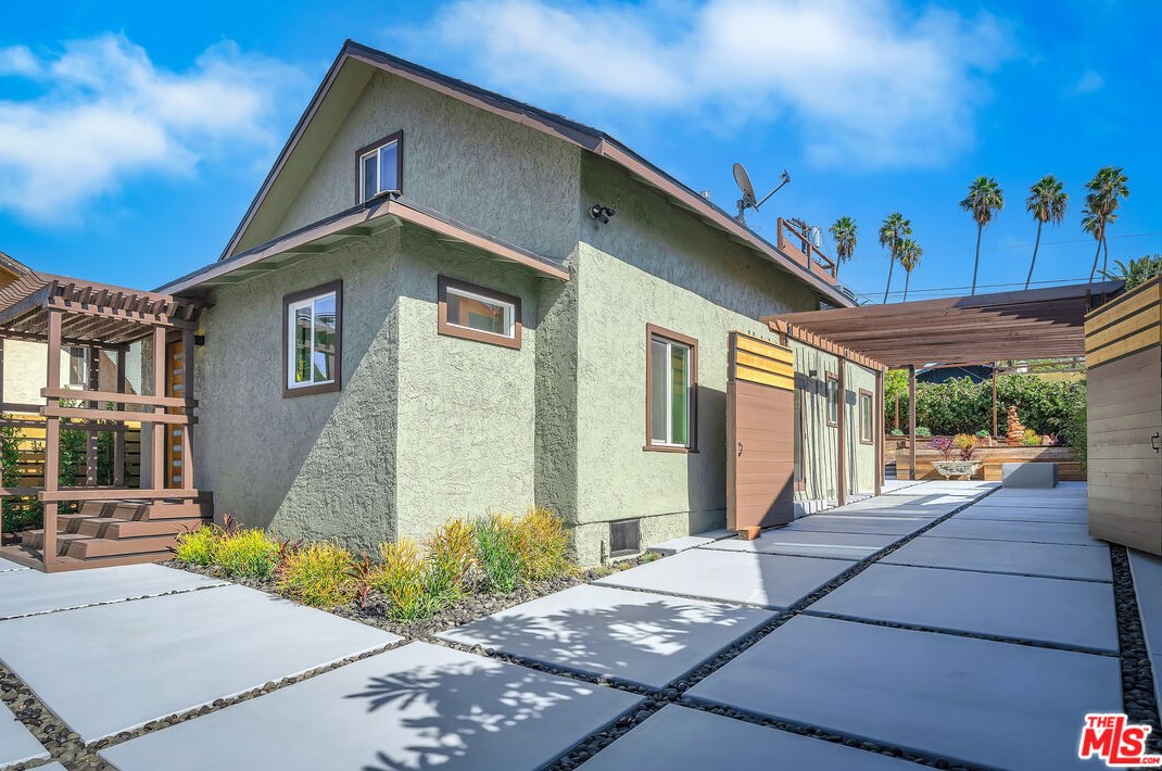 1238 Virgil Ave, Los Angeles CA  90029-2018 exterior
