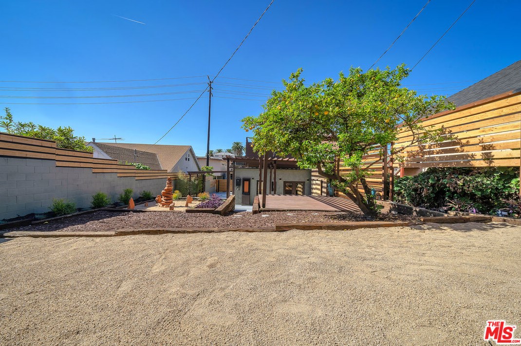 1238 Virgil Ave, Los Angeles CA  90029-2018 exterior