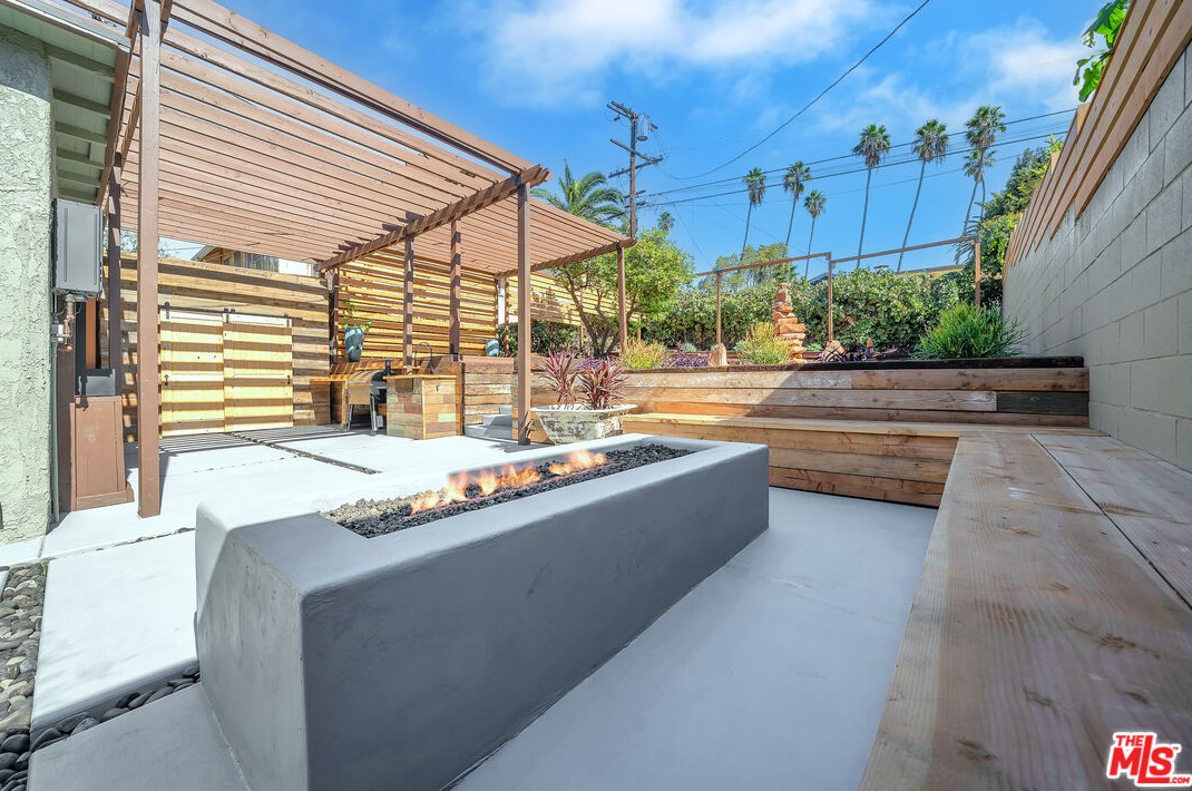 1238 Virgil Ave, Los Angeles CA  90029-2018 exterior