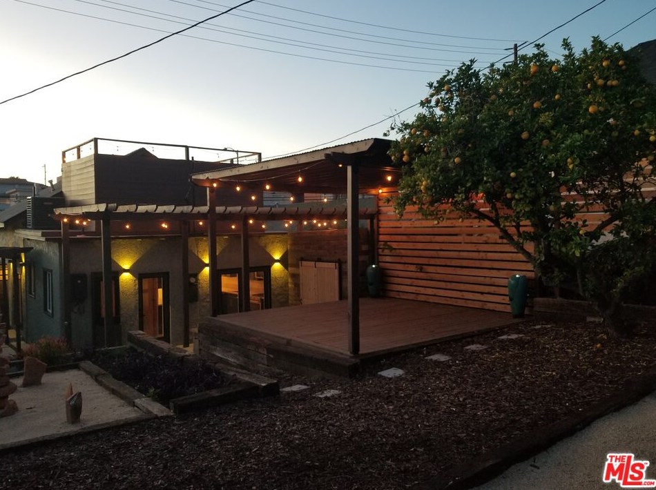 1238 Virgil Ave, Los Angeles CA  90029-2018 exterior