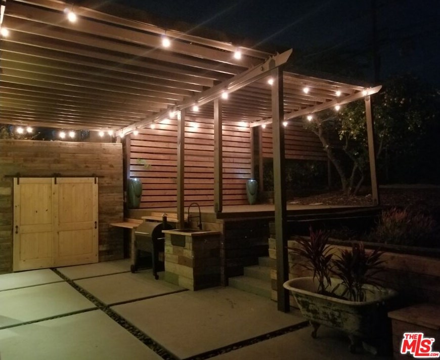 1238 Virgil Ave, Los Angeles CA  90029-2018 exterior