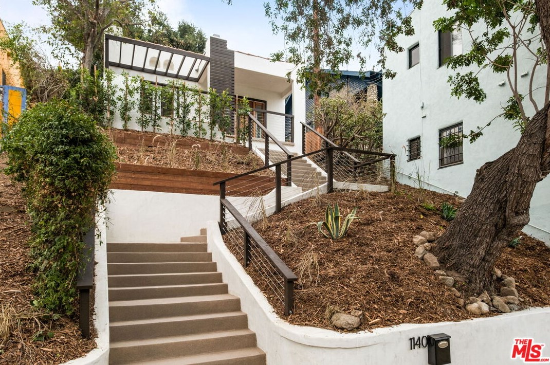 1140 Coronado St, Los Angeles, CA 90026-2221