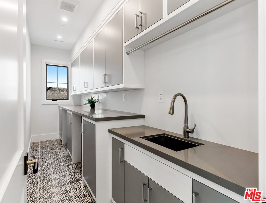 1773 Preuss Rd, Los Angeles CA  90035-4311 exterior