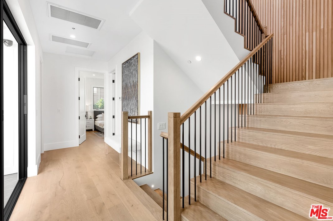 1773 Preuss Rd, Los Angeles CA  90035-4311 exterior