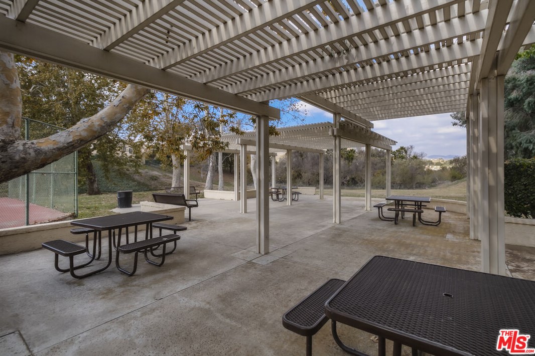 552 Fairfield Rd, Simi Valley, CA 93065