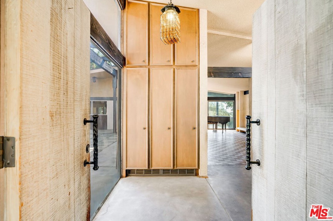180 Taos Rd, Altadena, CA 91001