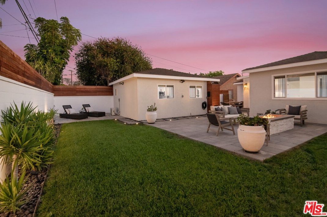 8036 Campion Dr, Los Angeles CA  90045-2532 exterior