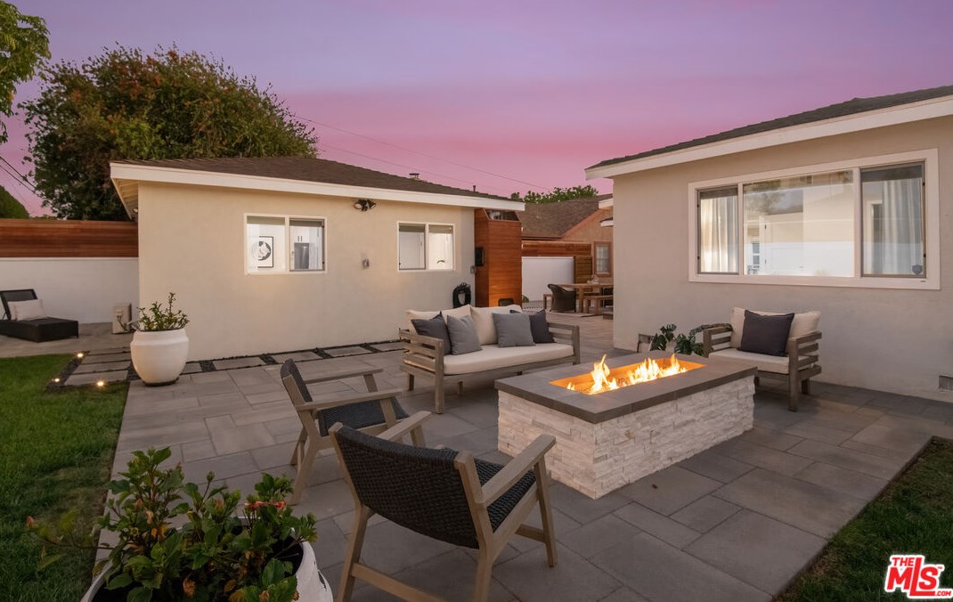 8036 Campion Dr, Los Angeles CA  90045-2532 exterior