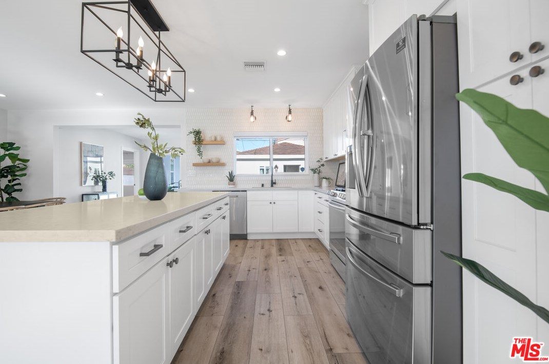 8036 Campion Dr, Los Angeles CA  90045-2532 exterior
