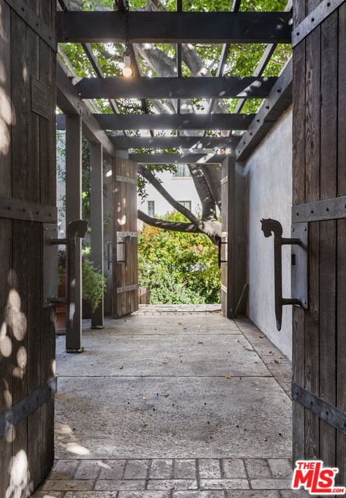 8228 Marmont Ln, Los Angeles CA  90069-1624 exterior