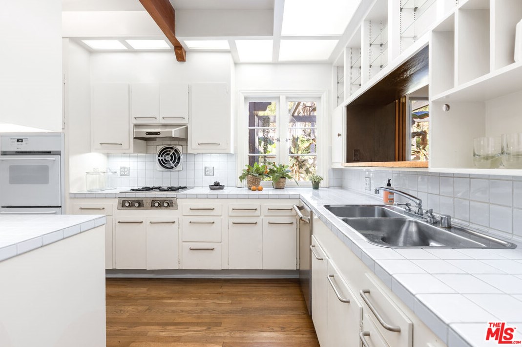 8228 Marmont Ln, Los Angeles CA  90069-1624 exterior