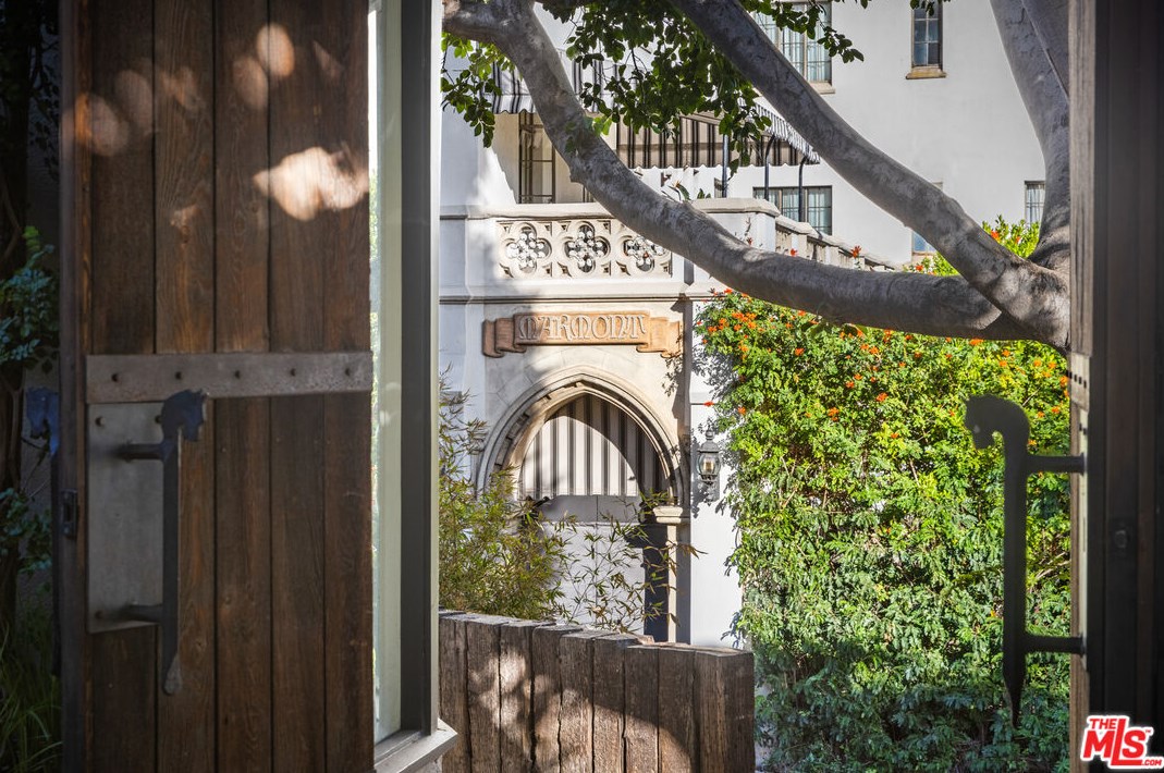 8228 Marmont Ln, Los Angeles CA  90069-1624 exterior