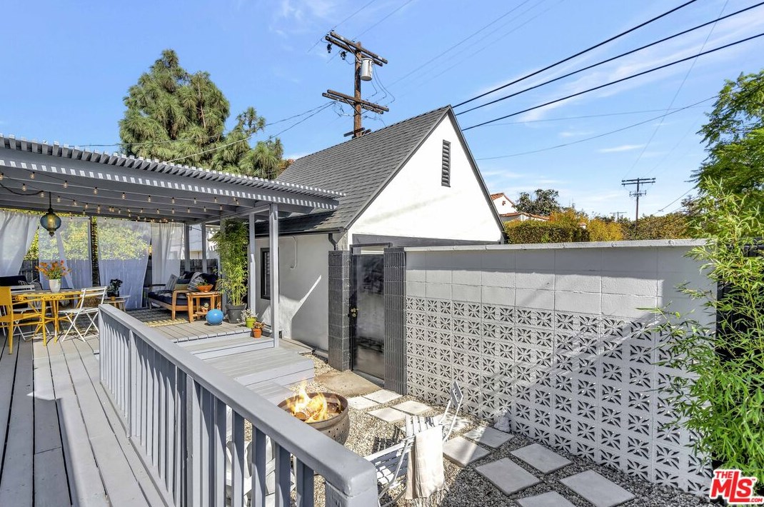 854 Cochran Ave, Los Angeles, CA 90036-4741