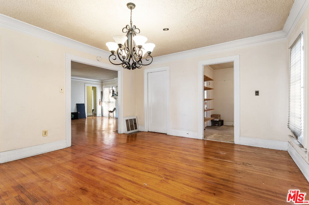 5470 Chesley Ave, Los Angeles CA  90043-2422 exterior