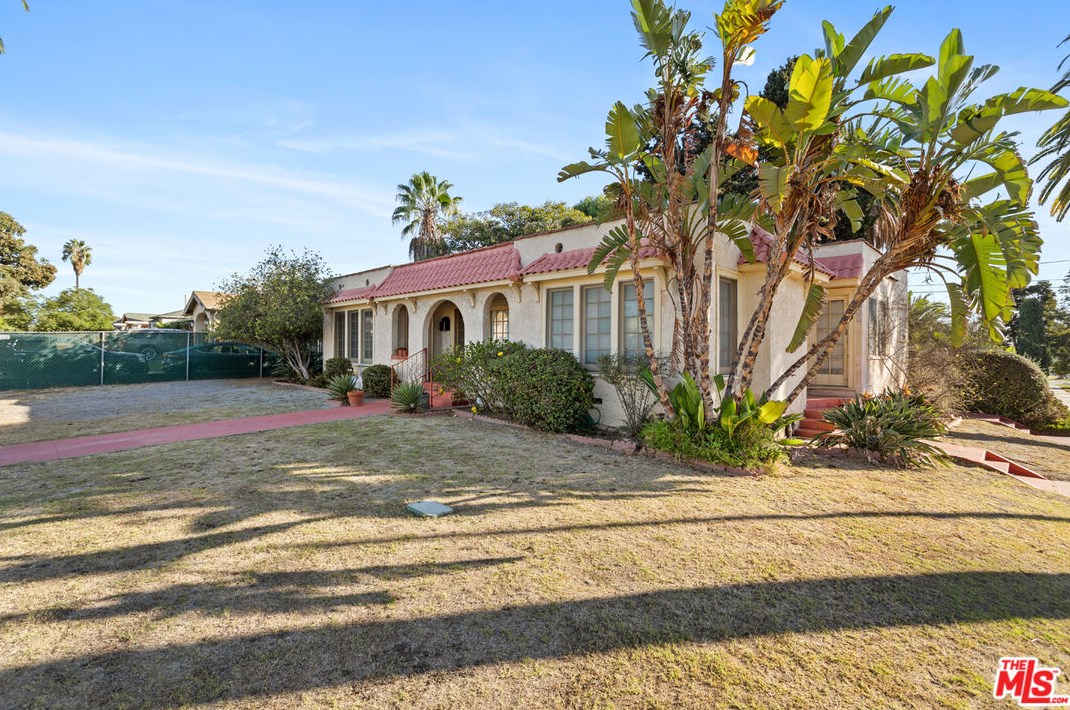 5470 Chesley Ave, Los Angeles, CA 90043-2422