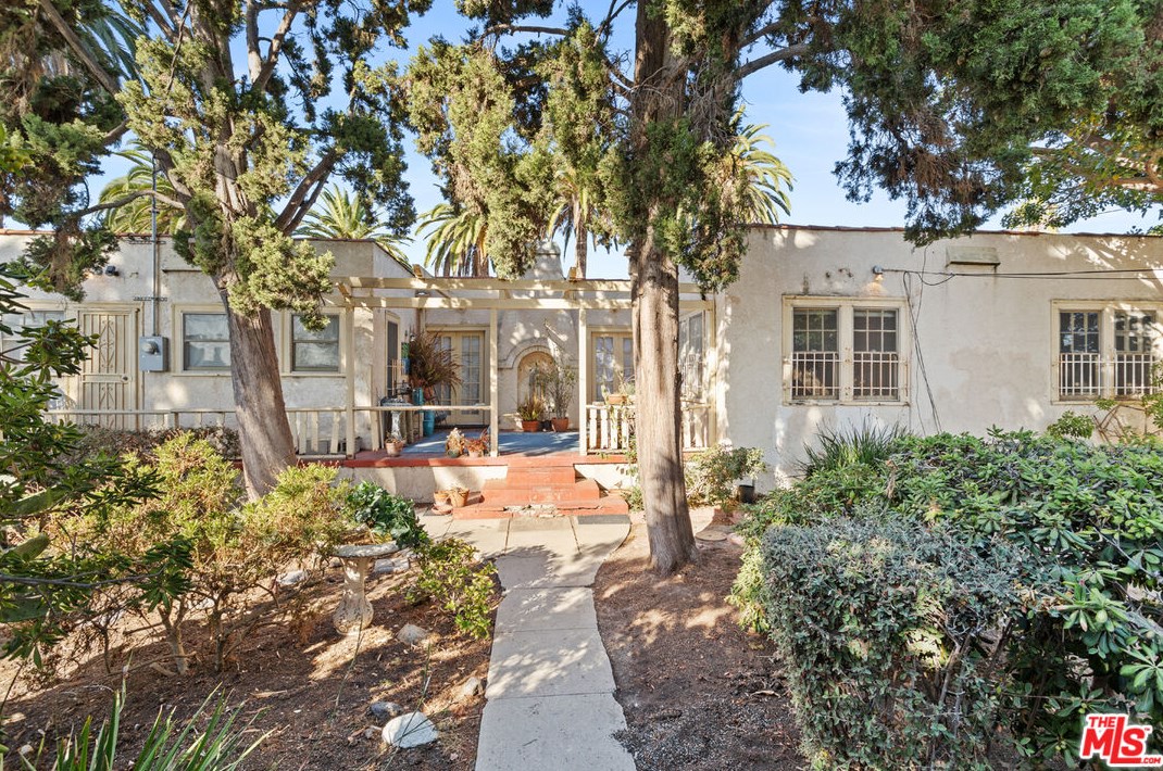 5470 Chesley Ave, Los Angeles CA  90043-2422 exterior