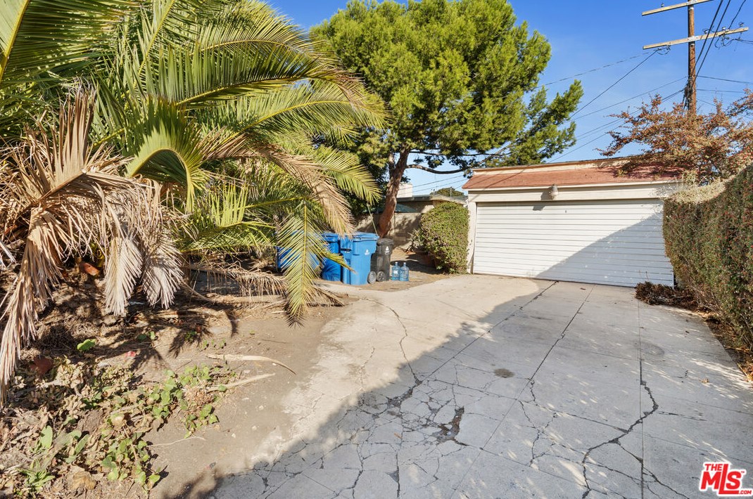 5470 Chesley Ave, Los Angeles CA  90043-2422 exterior