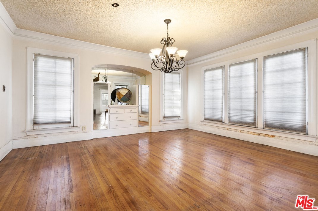 5470 Chesley Ave, Los Angeles CA  90043-2422 exterior
