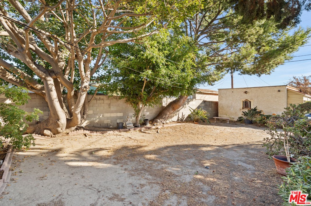 5470 Chesley Ave, Los Angeles CA  90043-2422 exterior