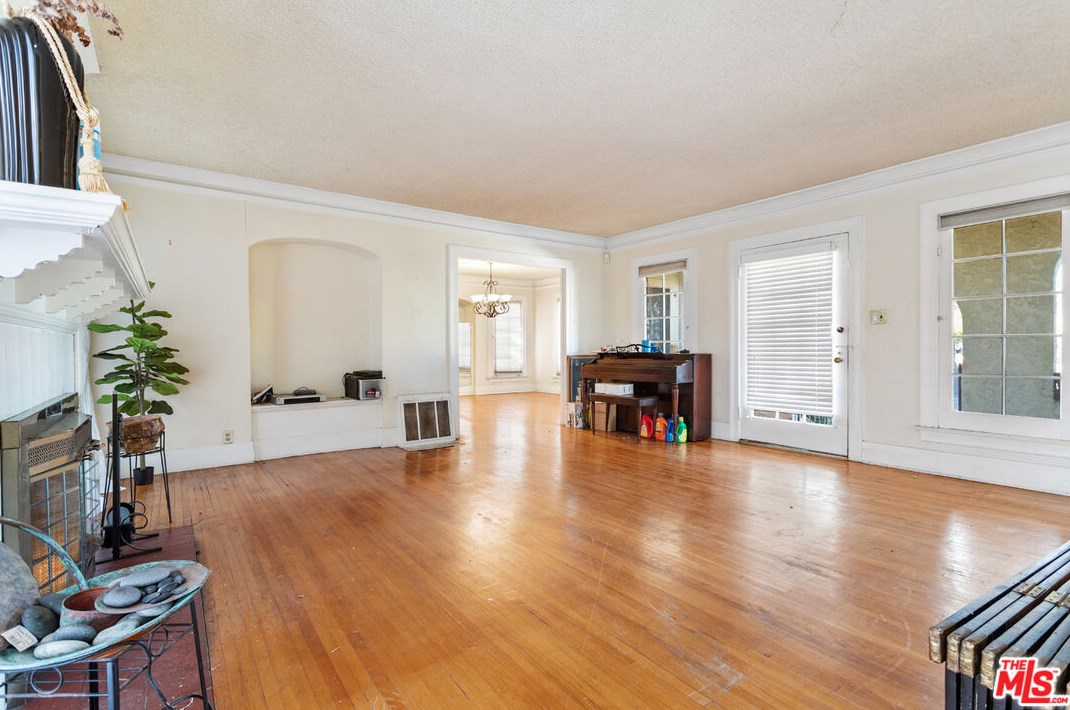5470 Chesley Ave, Los Angeles CA  90043-2422 exterior