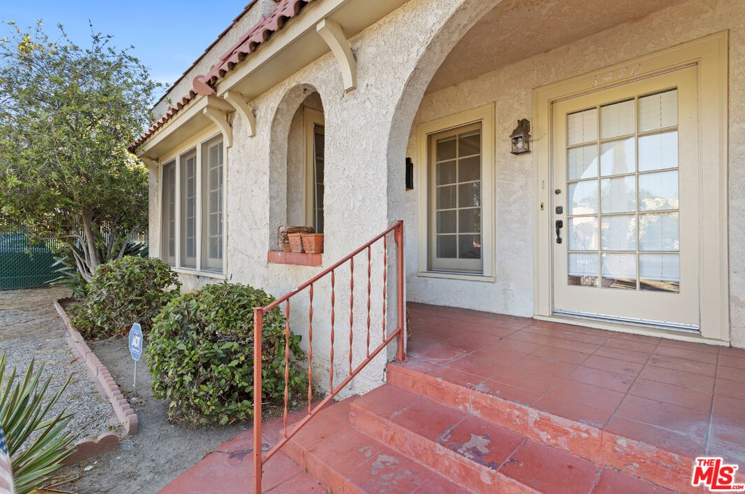 5470 Chesley Ave, Los Angeles CA  90043-2422 exterior