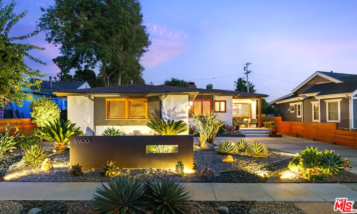 12900 Stanwood Dr, Los Angeles, CA 90066-1742