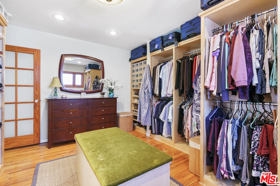 12900 Stanwood Dr, Los Angeles CA  90066-1742 exterior