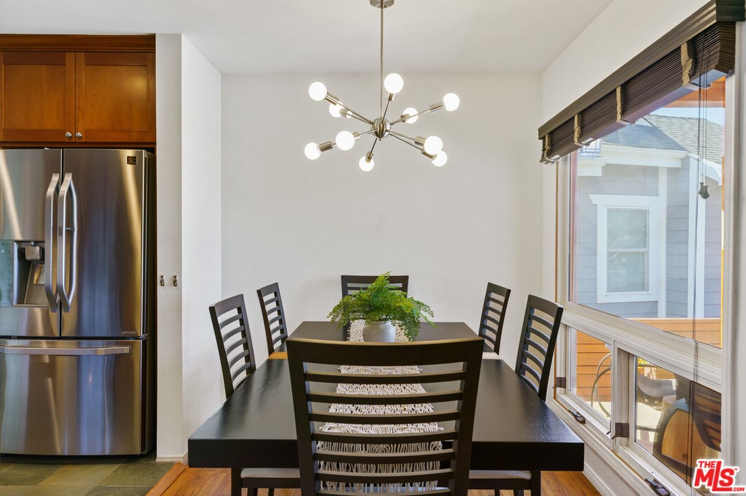 12900 Stanwood Dr, Los Angeles CA  90066-1742 exterior