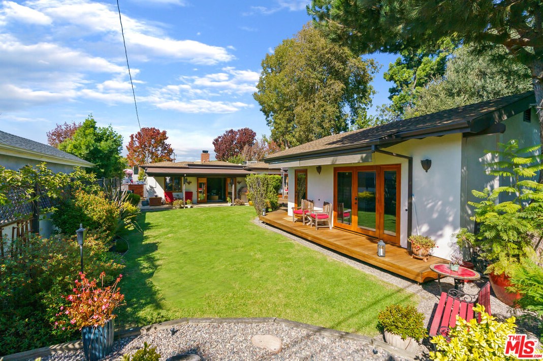 12900 Stanwood Dr, Los Angeles CA  90066-1742 exterior