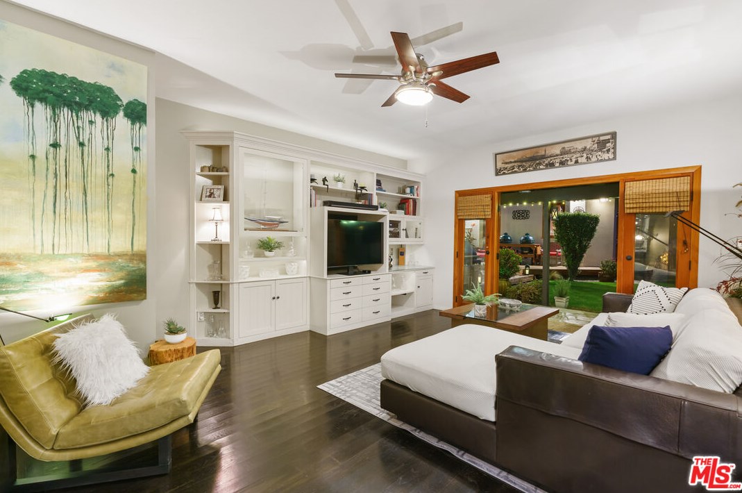 12900 Stanwood Dr, Los Angeles CA  90066-1742 exterior