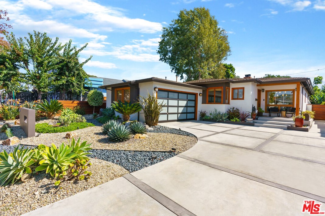 12900 Stanwood Dr, Los Angeles CA  90066-1742 exterior