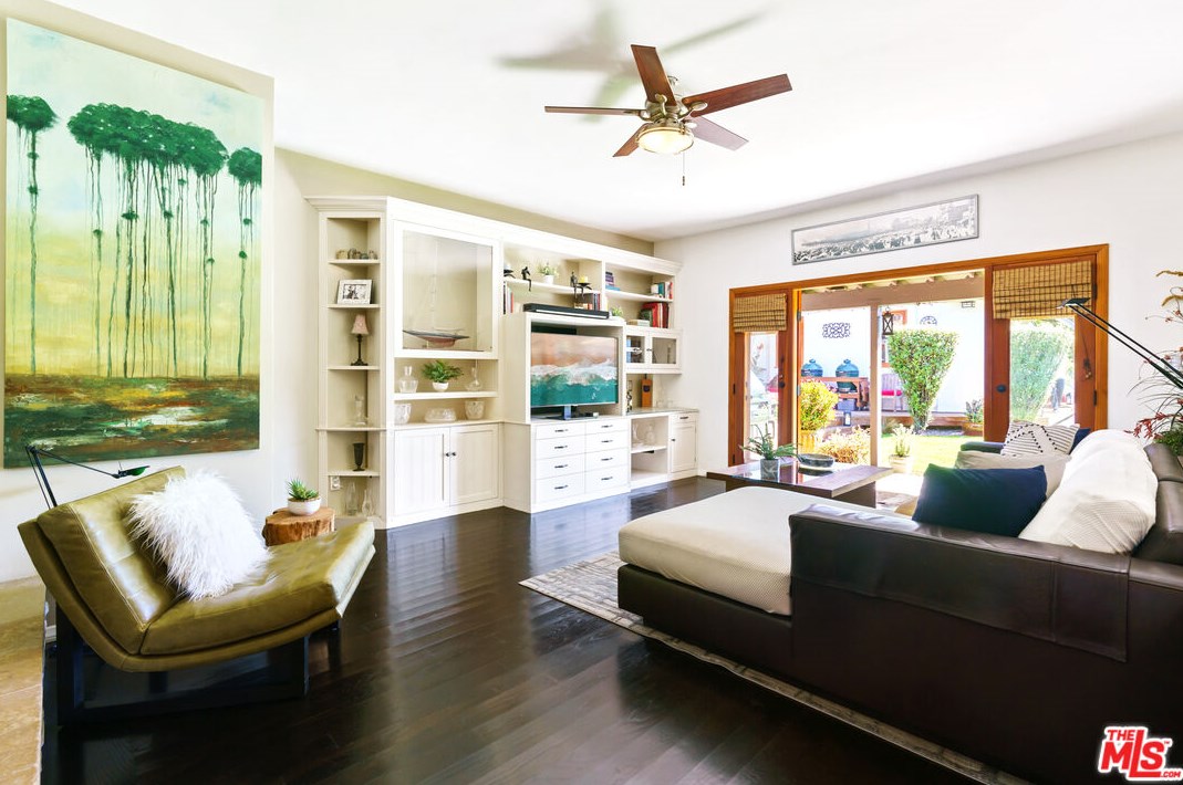 12900 Stanwood Dr, Los Angeles CA  90066-1742 exterior