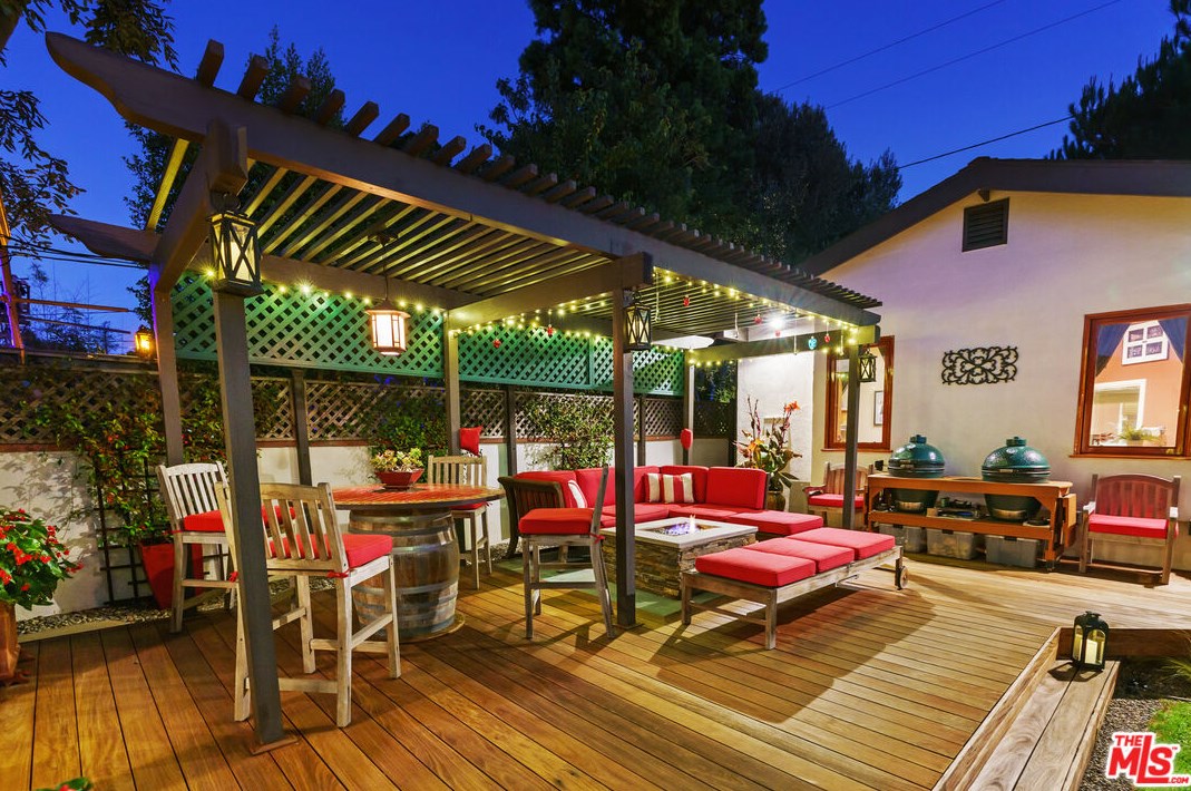 12900 Stanwood Dr, Los Angeles CA  90066-1742 exterior