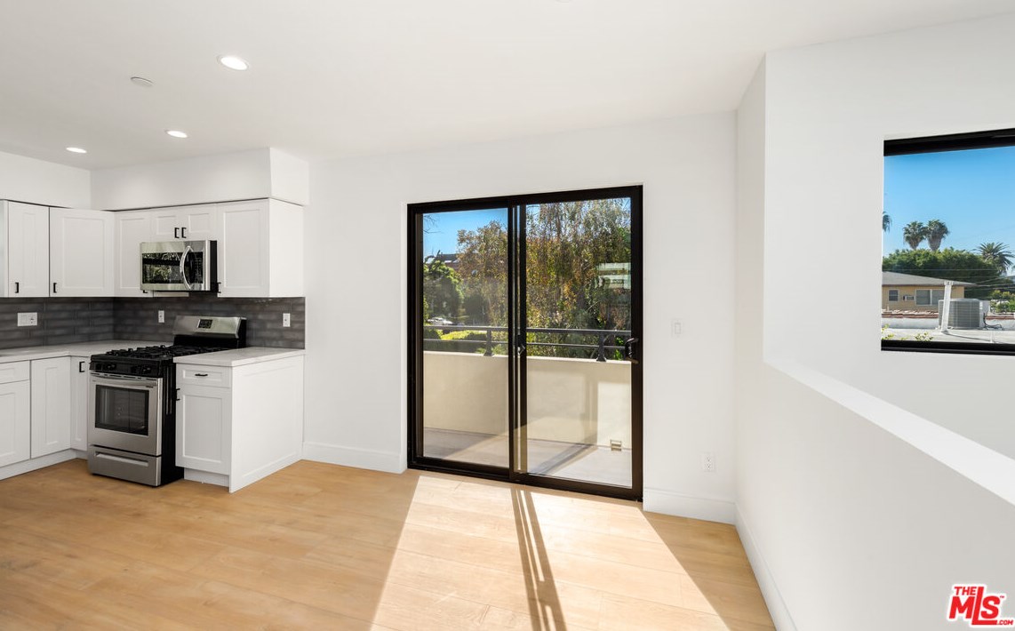 839 Las Palmas Ave, Los Angeles CA  90038-3515 exterior