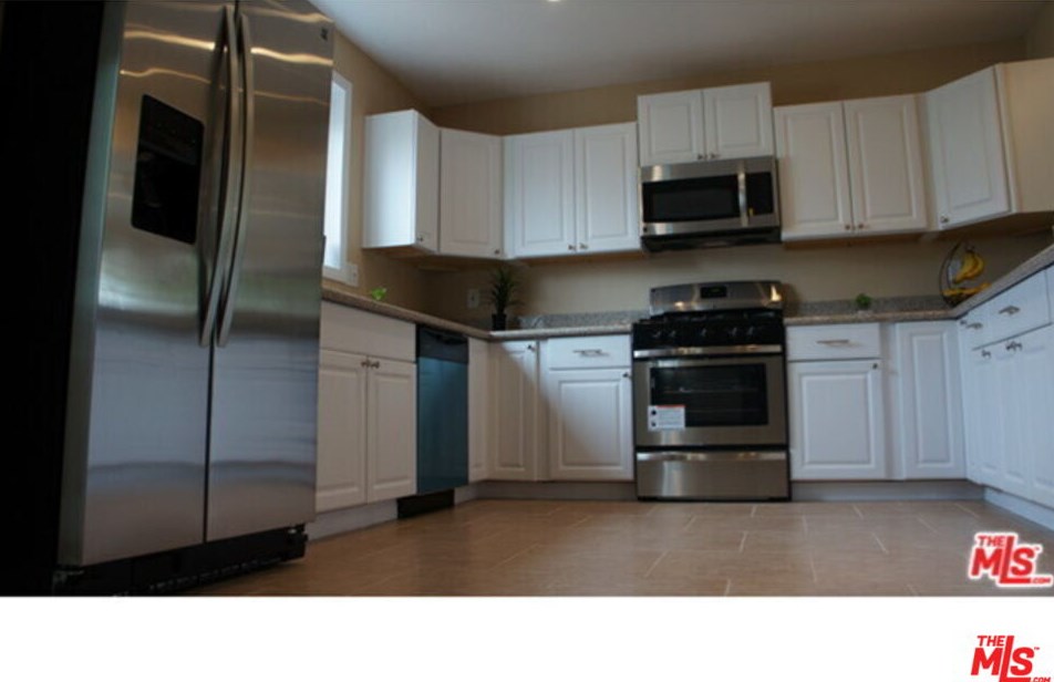 7325 8th Ave, Los Angeles, CA 90043-5051