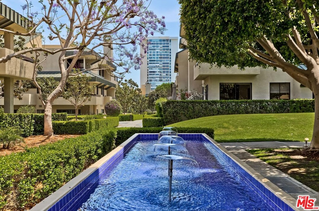 2169 Century Hl, Los Angeles CA  90067-3534 exterior