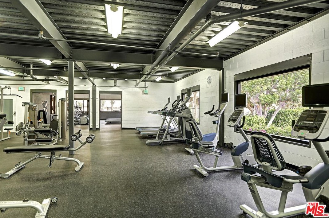 2169 Century Hl, Los Angeles CA  90067-3534 exterior