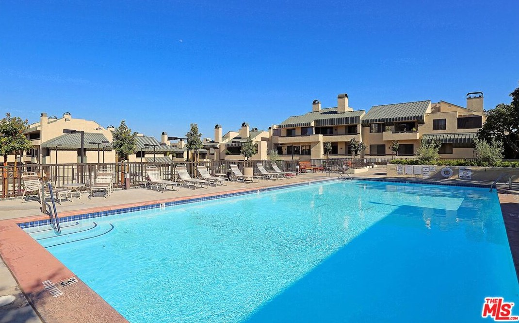 2169 Century Hl, Los Angeles CA  90067-3534 exterior