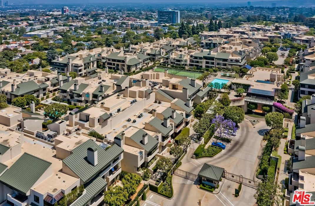 2169 Century Hl, Los Angeles CA  90067-3534 exterior