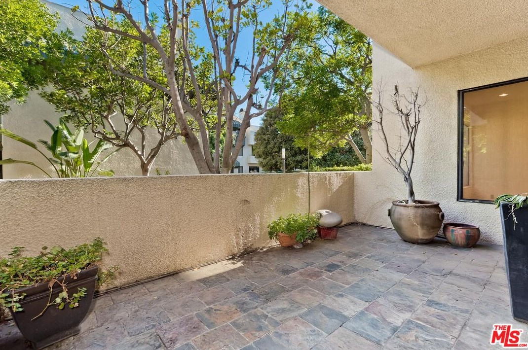 2169 Century Hl, Los Angeles CA  90067-3534 exterior