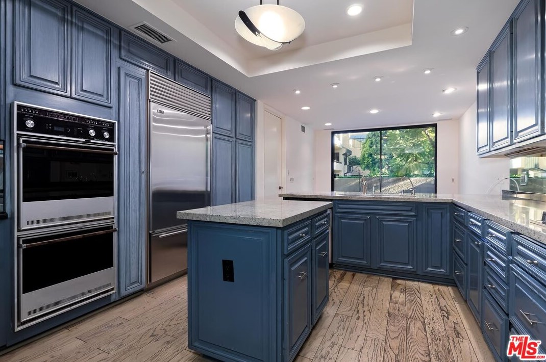 2169 Century Hl, Los Angeles CA  90067-3534 exterior